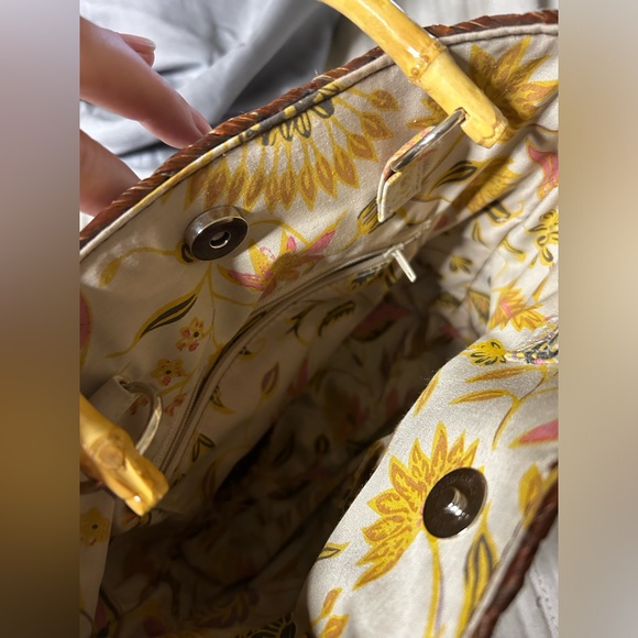 Sun N Sand woven purse with bamboo handles. - Picture 3 of 4